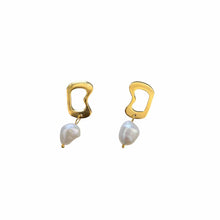 Load image into Gallery viewer, Mini Love stud earring with Pearl
