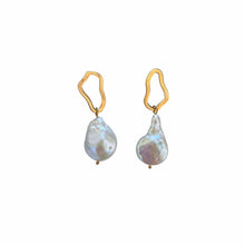 Load image into Gallery viewer, Mini Juliana Earring with Pearl
